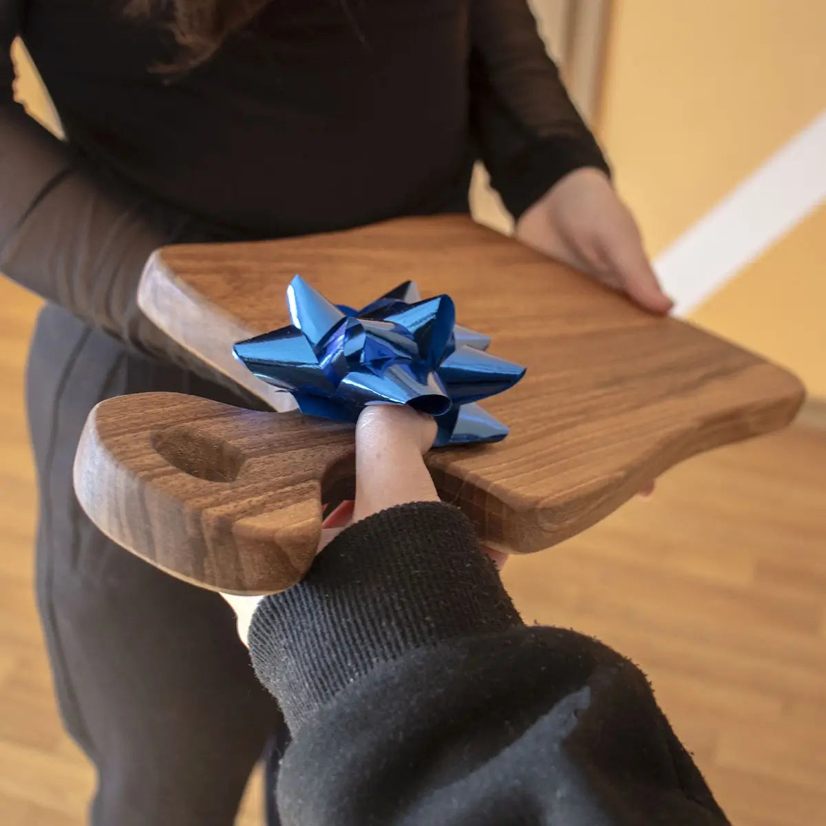Tuuli Shop Walnut Wood Cutting Board size demonstration in kitchen setting