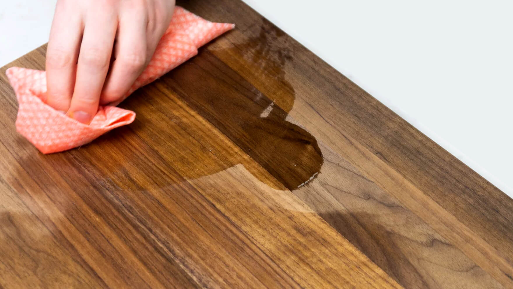 How to Clean a Wooden Cutting Board